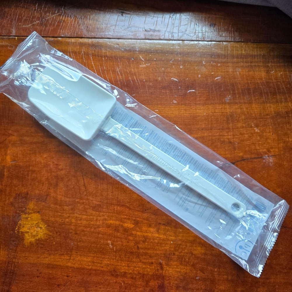 Pampered Chef Mix N Scraper 1657 Spatula Kitchen Tool White Heat Resistant New